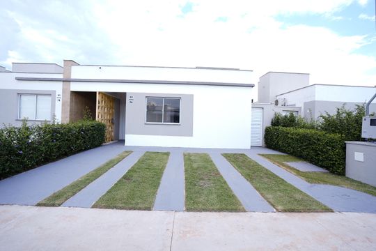 Fachada de casa de condomínio para alugar com 2 quartos, 80m² em Jardins Bellagio, Aparecida de Goiânia