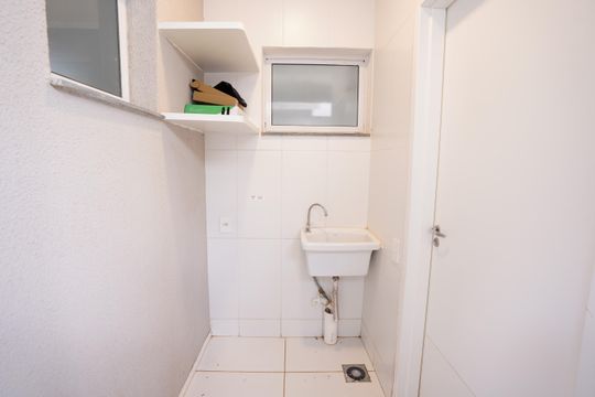 Área de serviço de casa de condomínio para alugar com 2 quartos, 80m² em Jardins Bellagio, Aparecida de Goiânia