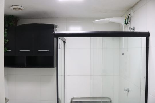 Banheiro de kitnet/studio à venda com 1 quarto, 18m² em Vila Ipojuca, São Paulo