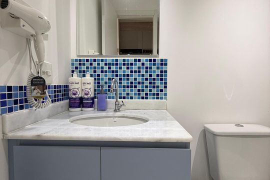 Banheiro de kitnet/studio para alugar com 1 quarto, 25m² em Consolação, São Paulo
