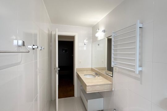 Banheiro Social de apartamento para alugar com 4 quartos, 106m² em Pitangueiras, Guarujá