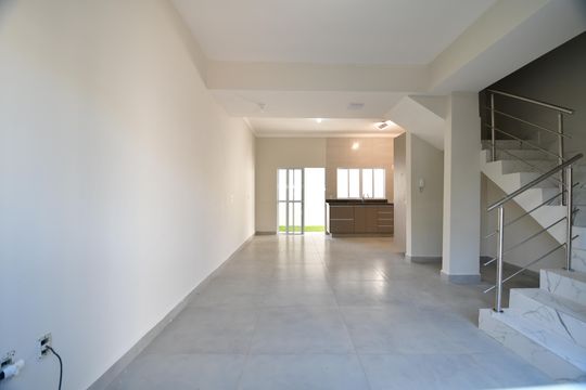 Sala de casa de condomínio para alugar com 3 quartos, 96m² em Loteamento Alphaville Campinas, Campinas