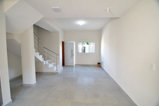 Sala de casa de condomínio para alugar com 3 quartos, 96m² em Loteamento Alphaville Campinas, Campinas