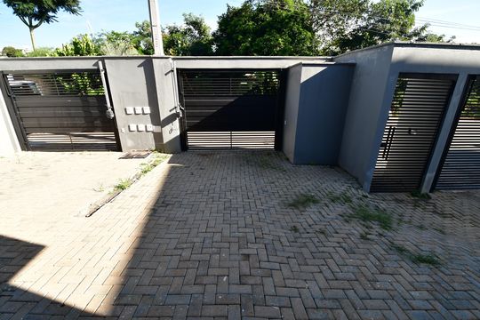 Garagem de casa de condomínio para alugar com 3 quartos, 96m² em Loteamento Alphaville Campinas, Campinas