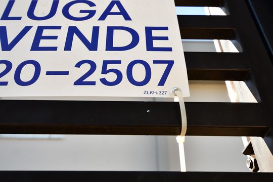 Placa de casa de condomínio para alugar com 3 quartos, 96m² em Loteamento Alphaville Campinas, Campinas