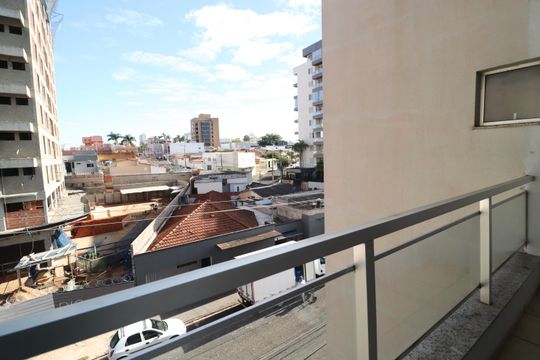 Sacada de apartamento para alugar com 3 quartos, 110m² em Centro, Uberlândia