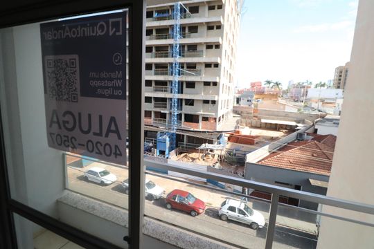 Plaquinha de apartamento para alugar com 3 quartos, 110m² em Centro, Uberlândia