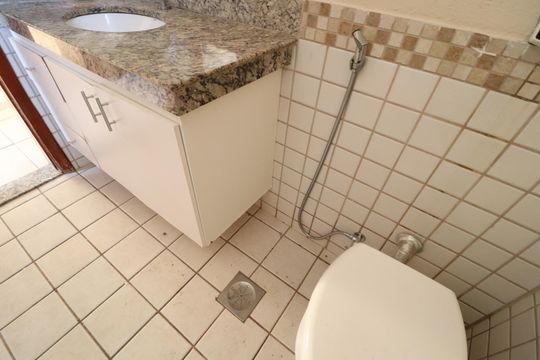 Banheiro Social de apartamento para alugar com 3 quartos, 110m² em Centro, Uberlândia
