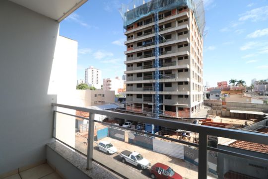 Sacada de apartamento para alugar com 3 quartos, 110m² em Centro, Uberlândia