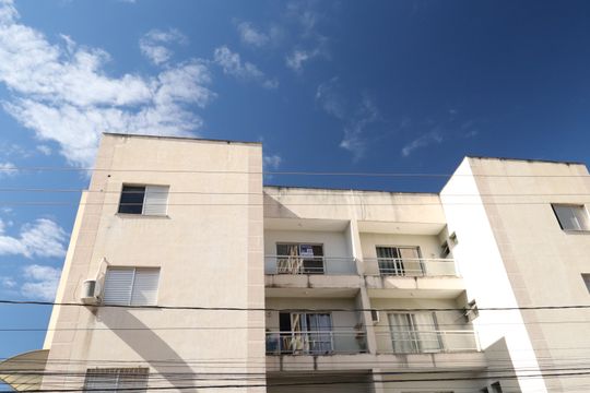 Plaquinha de apartamento para alugar com 3 quartos, 110m² em Centro, Uberlândia