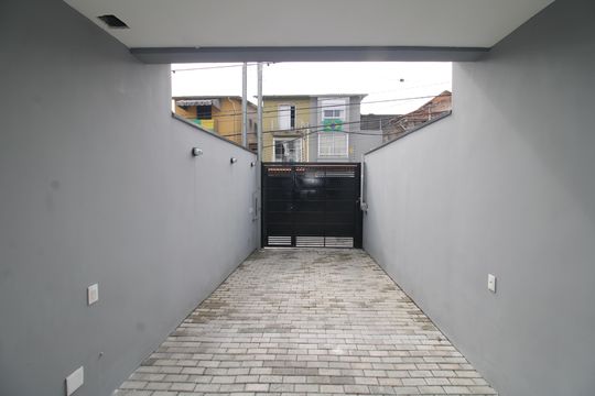 Garagem de casa à venda com 3 quartos, 140m² em Vila Isolina Mazzei, São Paulo