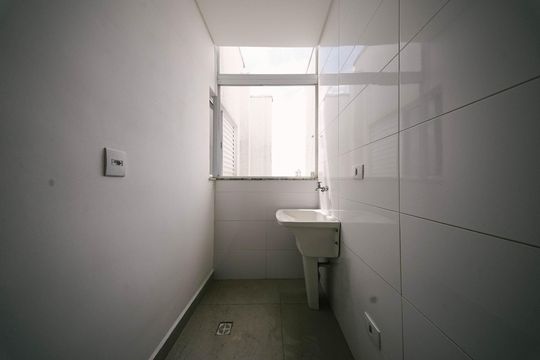 Sala/Cozinha e Área de Serviço de apartamento para alugar com 2 quartos, 45m² em Vila Sao Geraldo, São Paulo