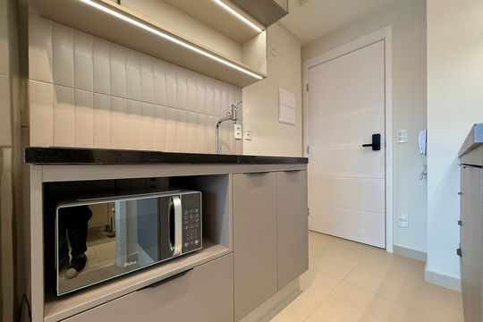 Cozinha de kitnet/studio para alugar com 1 quarto, 26m² em Jardim das Acacias, São Paulo