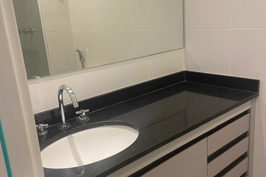 Banheiro de apartamento à venda com 1 quarto, 30m² em Pinheiros, São Paulo