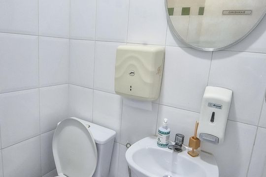 Banheiro da suíte de apartamento à venda com 3 quartos, 91m² em Olaria, Rio de Janeiro