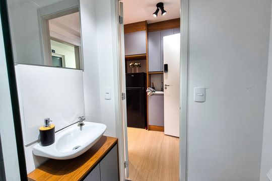 Banheiro de kitnet/studio à venda com 1 quarto, 15m² em República, São Paulo