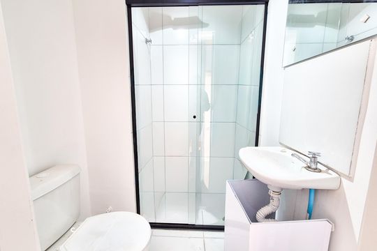 Banheiro de kitnet/studio à venda com 1 quarto, 15m² em República, São Paulo