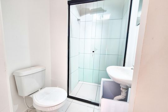Banheiro de kitnet/studio à venda com 1 quarto, 15m² em República, São Paulo