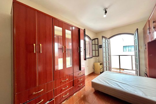 Suite de casa à venda com 4 quartos, 161m² em Conjunto Residencial Jardim Canaa, São Paulo