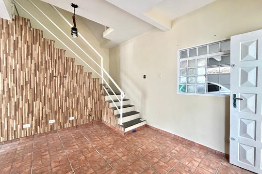Sala de casa à venda com 4 quartos, 161m² em Conjunto Residencial Jardim Canaa, São Paulo