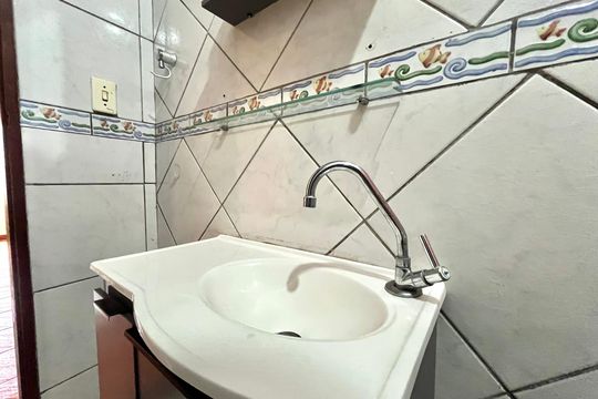 Banheiro de casa à venda com 4 quartos, 161m² em Conjunto Residencial Jardim Canaa, São Paulo
