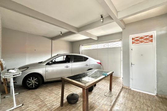 Garagem de casa à venda com 4 quartos, 161m² em Conjunto Residencial Jardim Canaa, São Paulo