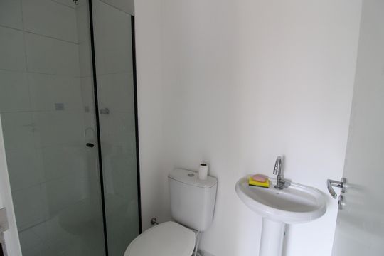 Banheiro de apartamento para alugar com 2 quartos, 33m² em Jardim Celeste, São Paulo