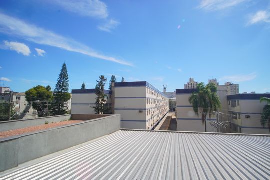Vista Sala  de apartamento à venda com 1 quarto, 47m² em Passo D’areia, Porto Alegre