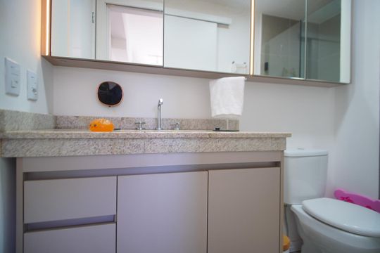 Banheiro Suíte  de apartamento à venda com 1 quarto, 47m² em Passo D’areia, Porto Alegre