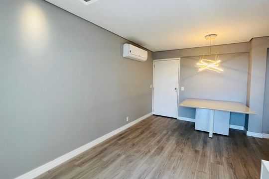 Sala de apartamento à venda com 2 quartos, 96m² em Jardim Flamboyant, Campinas