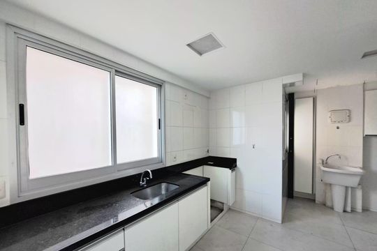 Cozinha de apartamento à venda com 2 quartos, 75m² em Funcionários, Belo Horizonte