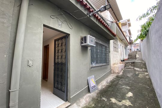 Fachada de casa para alugar com 2 quartos, 55m² em Piedade, Rio de Janeiro