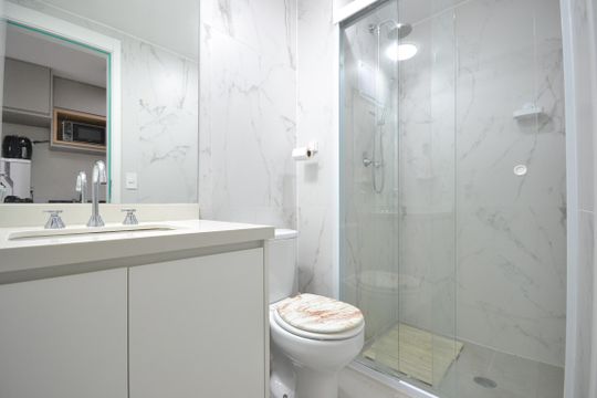 Banheiro de kitnet/studio para alugar com 1 quarto, 25m² em Butantã, São Paulo