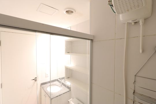 Banheiro de apartamento para alugar com 2 quartos, 34m² em Barra Funda, São Paulo