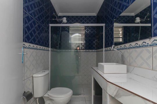 Banheiro de casa para alugar com 3 quartos, 100m² em Cidade Satelite Santa Barbara, São Paulo