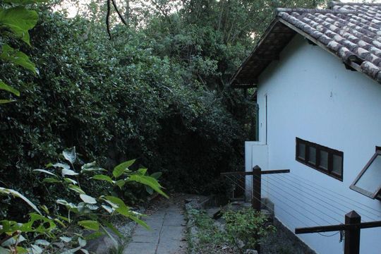 Casa à venda com 3 quartos, 500m² em Matapaca, Niterói
