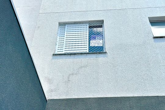Placa  de apartamento à venda com 2 quartos, 47m² em Jardim Vila Galvão, Guarulhos