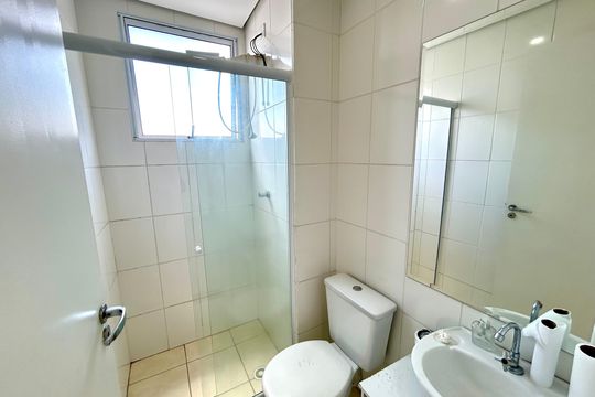 Banheiro de apartamento à venda com 2 quartos, 47m² em Jardim Vila Galvão, Guarulhos