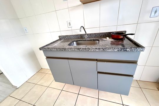Cozinha de apartamento à venda com 2 quartos, 47m² em Jardim Vila Galvão, Guarulhos