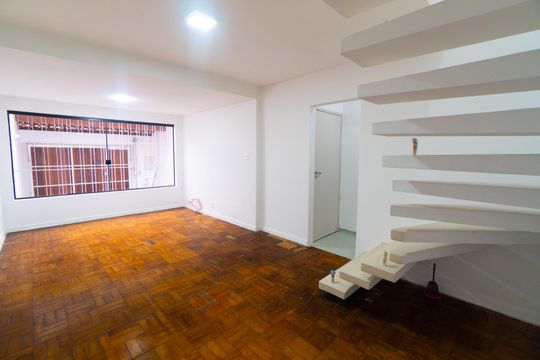 Casa para alugar com 3 quartos, 180m² em Vila Alexandria, São Paulo