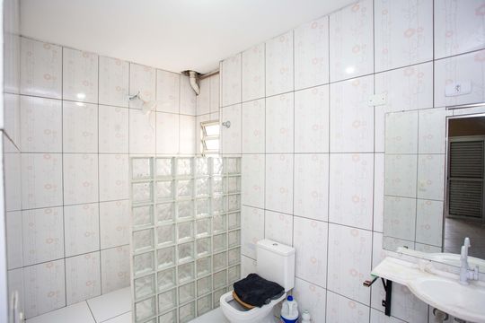 Casa 2 - Banheiro da Suíte de casa à venda com 3 quartos, 125m² em Vila Nogueira, Diadema