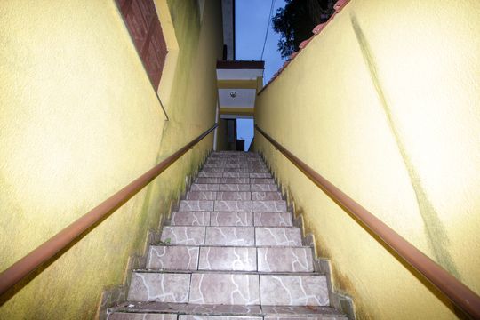 Escada de casa para alugar com 2 quartos, 350m² em Vila Tibiriçá, Santo André