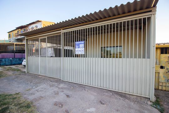 Fachada de casa à venda com 5 quartos, 100m² em Qnn 22, Brasília