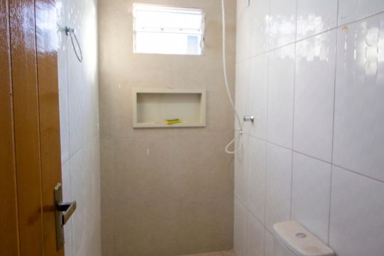 Banheiro de casa à venda com 4 quartos, 100m² em Qnn 22, Brasília