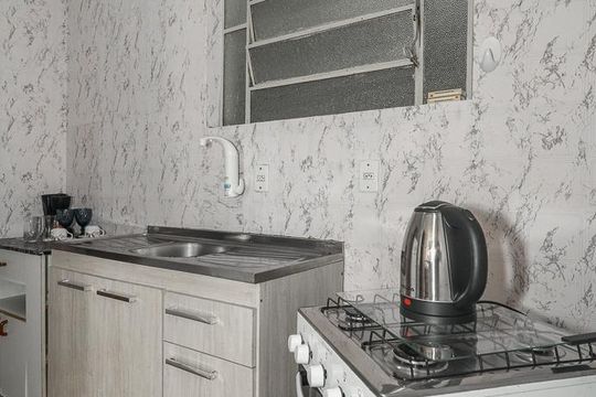 Cozinha de apartamento para alugar com 1 quarto, 40m² em Auxiliadora, Porto Alegre