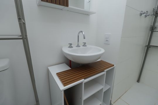 Banheiro de kitnet/studio para alugar com 1 quarto, 27m² em Vila Aricanduva, São Paulo