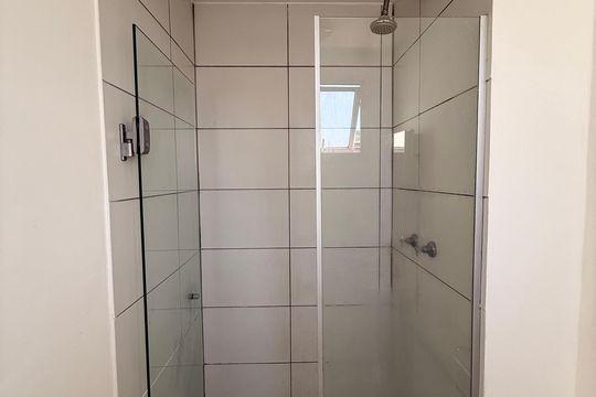 Banheiro social de apartamento para alugar com 1 quarto, 30m² em Brás, São Paulo