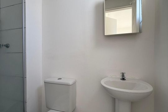 Banheiro social de apartamento para alugar com 1 quarto, 30m² em Brás, São Paulo