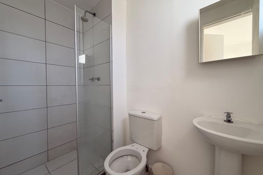 Banheiro social de apartamento para alugar com 1 quarto, 30m² em Brás, São Paulo