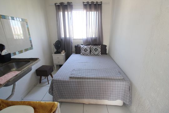 Quarto de kitnet/studio para alugar com 1 quarto, 43m² em Curicica, Rio de Janeiro